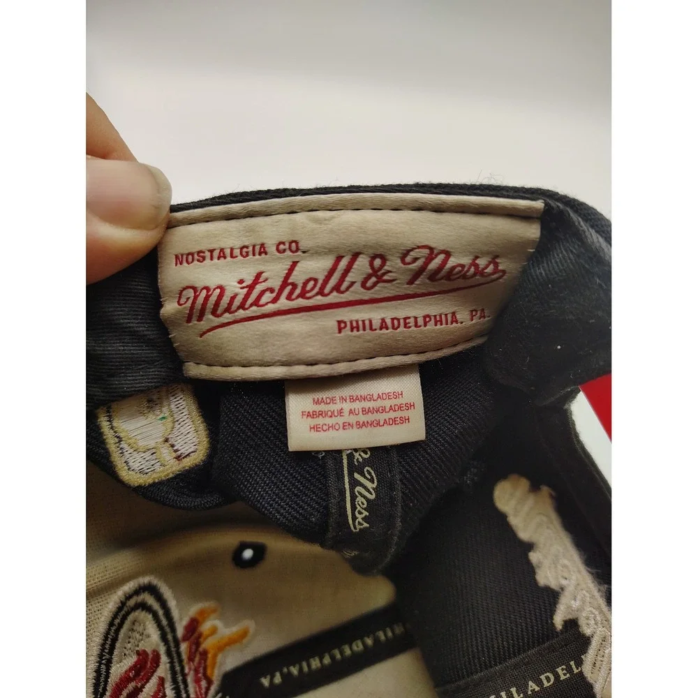 Mitchell Ness Miami Heat Hardwood Classics‎ Snapback Flat Bill Hat Black Red NBA